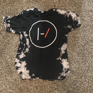 21 piolets band merch / band t-shirt